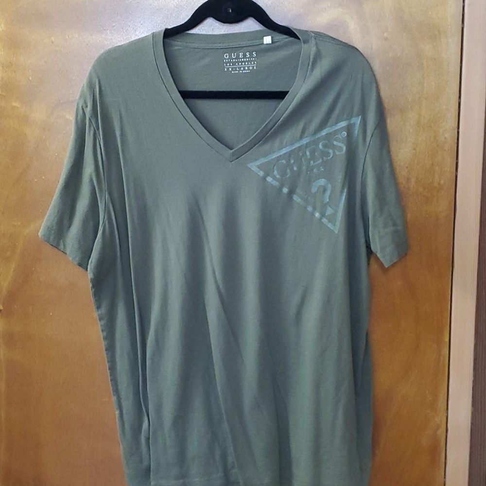 Guess v-neck t-shirt